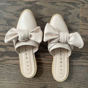 Bow Slide Mules - Size 6